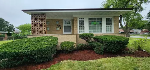 15600 University Ave, Dolton, IL 60419