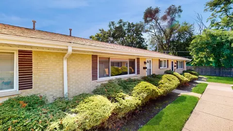 833 Valley Stream Dr #C, Wheeling, IL 60090