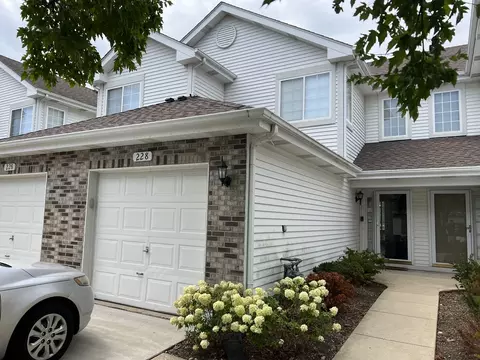 228 Sierra Pass Dr, Schaumburg, IL 60194
