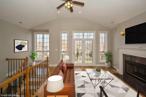 525 E Bowen Ave #3, Chicago, IL 60653 photo 3