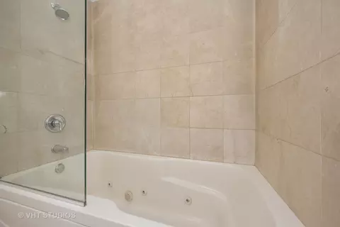 525 E Bowen Ave #3, Chicago, IL 60653 photo 14