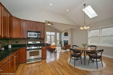 525 E Bowen Ave #3, Chicago, IL 60653 photo 6