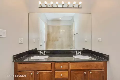 525 E Bowen Ave #3, Chicago, IL 60653 photo 15