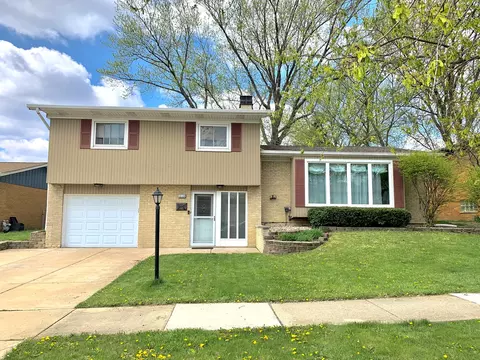 15128 Willow Ln, Oak Forest, IL 60452
