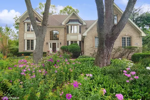 550 Chateaux Bourne Dr, Barrington, IL 60010