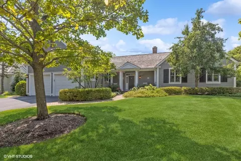 360 Edge Field Ln, Lake Forest, IL 60045