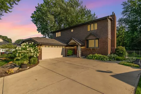 18472 Illi Indi Dr, Lansing, IL 60438