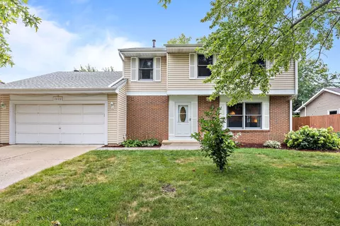 1422 Sunnybrook Dr, Naperville, IL 60540