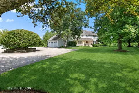 8 Fox Hunt Rd, Barrington Hills, IL 60010
