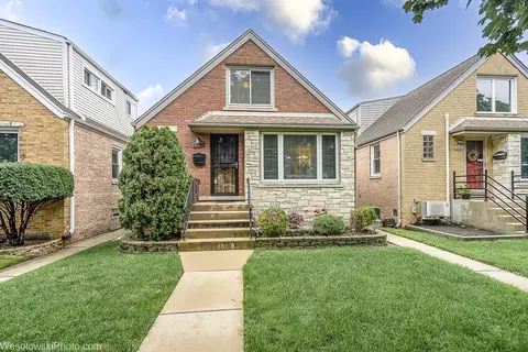 5253 N Meade Ave, Chicago, IL 60630
