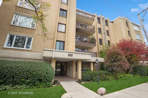 900 S Des Plaines River Rd #2F, Des Plaines, IL 60016