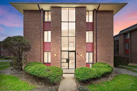 15828 Terrace Dr #RO3, Oak Forest, IL 60452