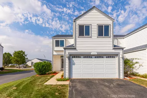 1760 Waters Edge Dr, Minooka, IL 60447