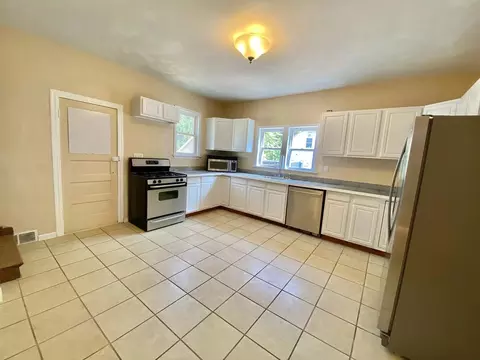 426 Watson St, Aurora, IL 60505 photo 9