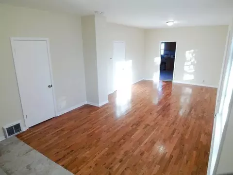 426 Watson St, Aurora, IL 60505 photo 3