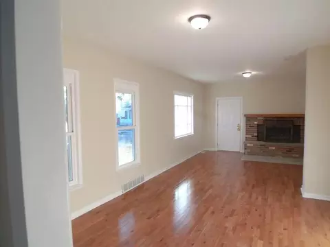 426 Watson St, Aurora, IL 60505 photo 2
