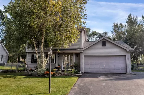 4700 Southhampton Dr, Island Lake, IL 60042