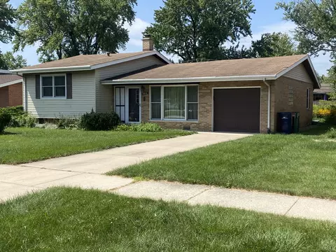 700 Arthur Dr, Lombard, IL 60148