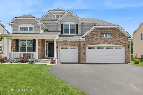 8850 Pearsall Dr, Huntley, IL 60142