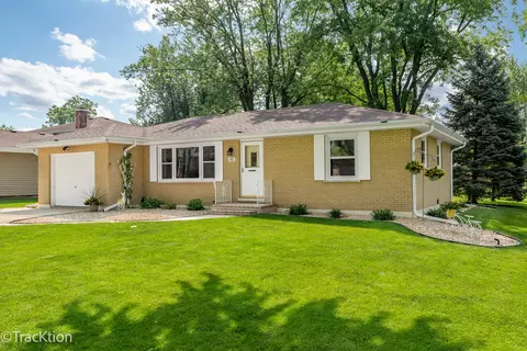 45 W 56th Pl, Westmont, IL 60559