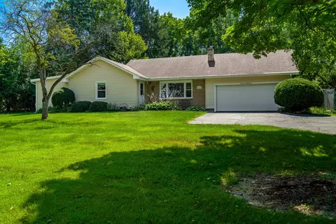 3681 Blackhawk Rd, Rockford, IL 61109