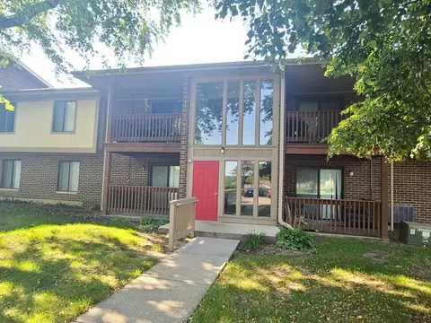 605 Garden Circle Cir #7, Streamwood, IL 60107