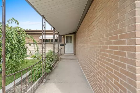 15217 Hamlin Ave, Midlothian, IL 60445 photo 3