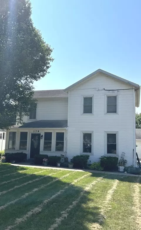 179 S Main St, Seneca, IL 61360