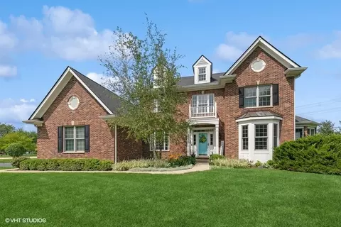 8330 Watson Cir, Crystal Lake, IL 60014