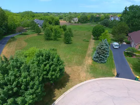 6 Anne Ct, Hawthorn Woods, IL 60047