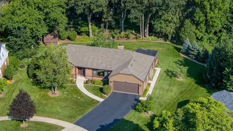 524 Wing Ln, Saint Charles, IL 60174