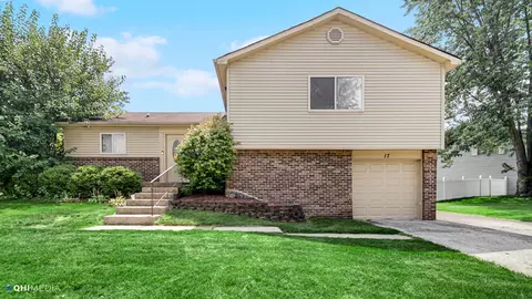 17 Wedgewood Rd, Matteson, IL 60443