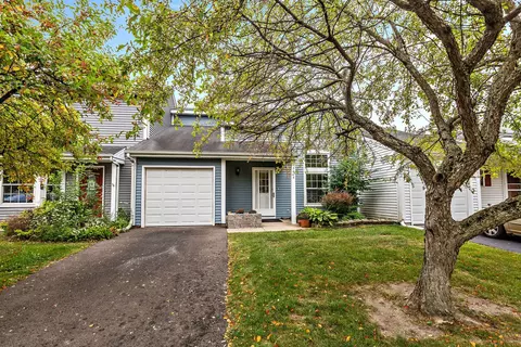 3405 Southport Dr, Island Lake, IL 60042