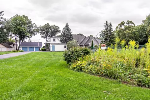 25415 W North Ave, Antioch, IL 60002