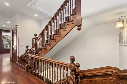 Entry Way - 67 E Cedar St, Chicago, IL 60611 photo 4 of 5