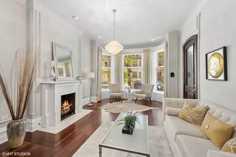 Living - 67 E Cedar St, Chicago, IL 60611 photo 2 of 7