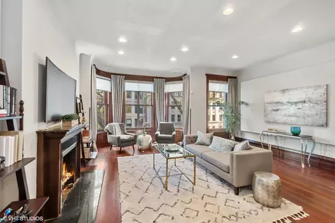 Living - 67 E Cedar St, Chicago, IL 60611 photo 6 of 7