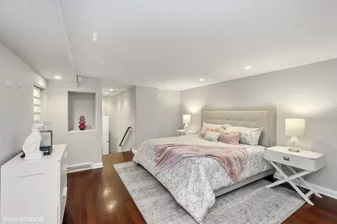 Bedroom - 67 E Cedar St, Chicago, IL 60611 photo 4 of 4