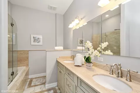 Bath - 67 E Cedar St, Chicago, IL 60611 photo 2 of 6