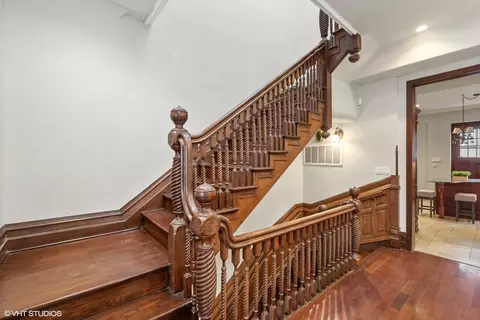 Entry Way - 67 E Cedar St, Chicago, IL 60611 photo 3 of 5