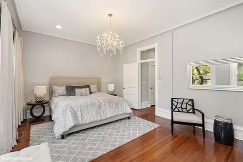Bedroom - 67 E Cedar St, Chicago, IL 60611 photo 3 of 4