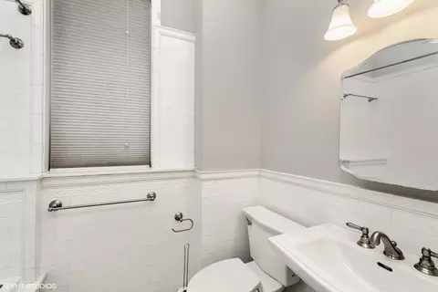 Bath - 67 E Cedar St, Chicago, IL 60611 photo 5 of 6