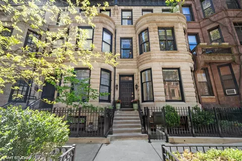 67 E Cedar St, Chicago, IL 60611