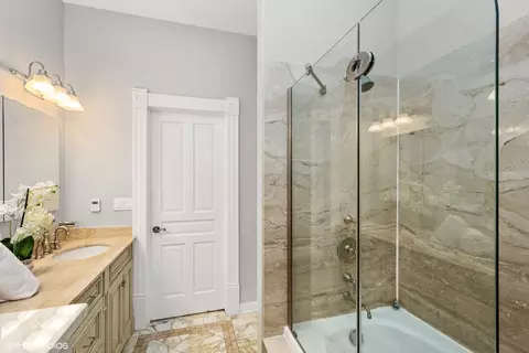 Bath - 67 E Cedar St, Chicago, IL 60611 photo 3 of 6