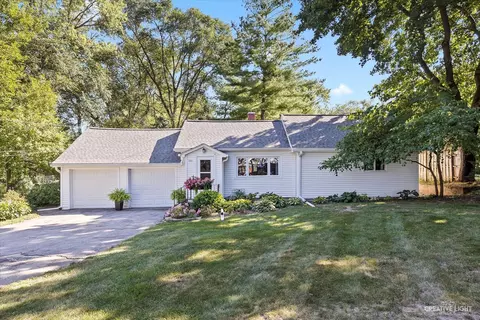 601 South Dr, South Elgin, IL 60177
