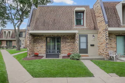 2178 Country Club Dr, Woodridge, IL 60517