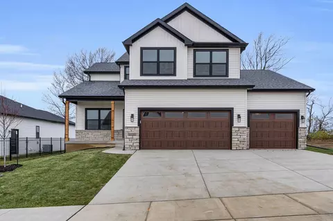 1111 Bell Grove Ln, Bloomington, IL 61705