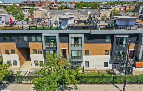 2230 W Madison St #302, Chicago, IL 60612