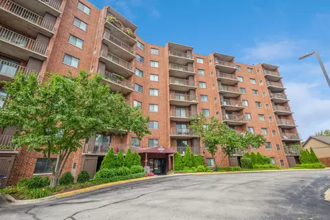 1 Bloomingdale Pl #306, Bloomingdale, IL 60108