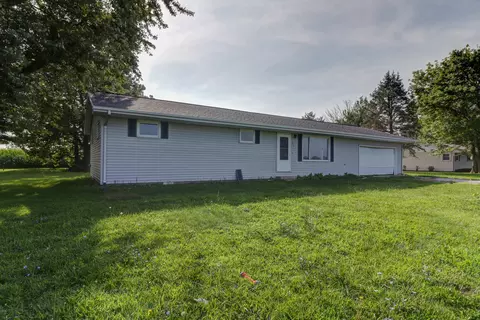 315 N City Line Rd, Newman, IL 61942